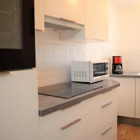 2p Rénové, Cœur Médiéval, 4 Couchages - - Fr-1-251-311 * Bormes-les-Mimosas